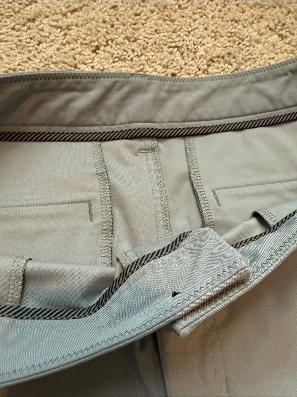 Vuori Men's Flat-Front Shorts in Light Gray